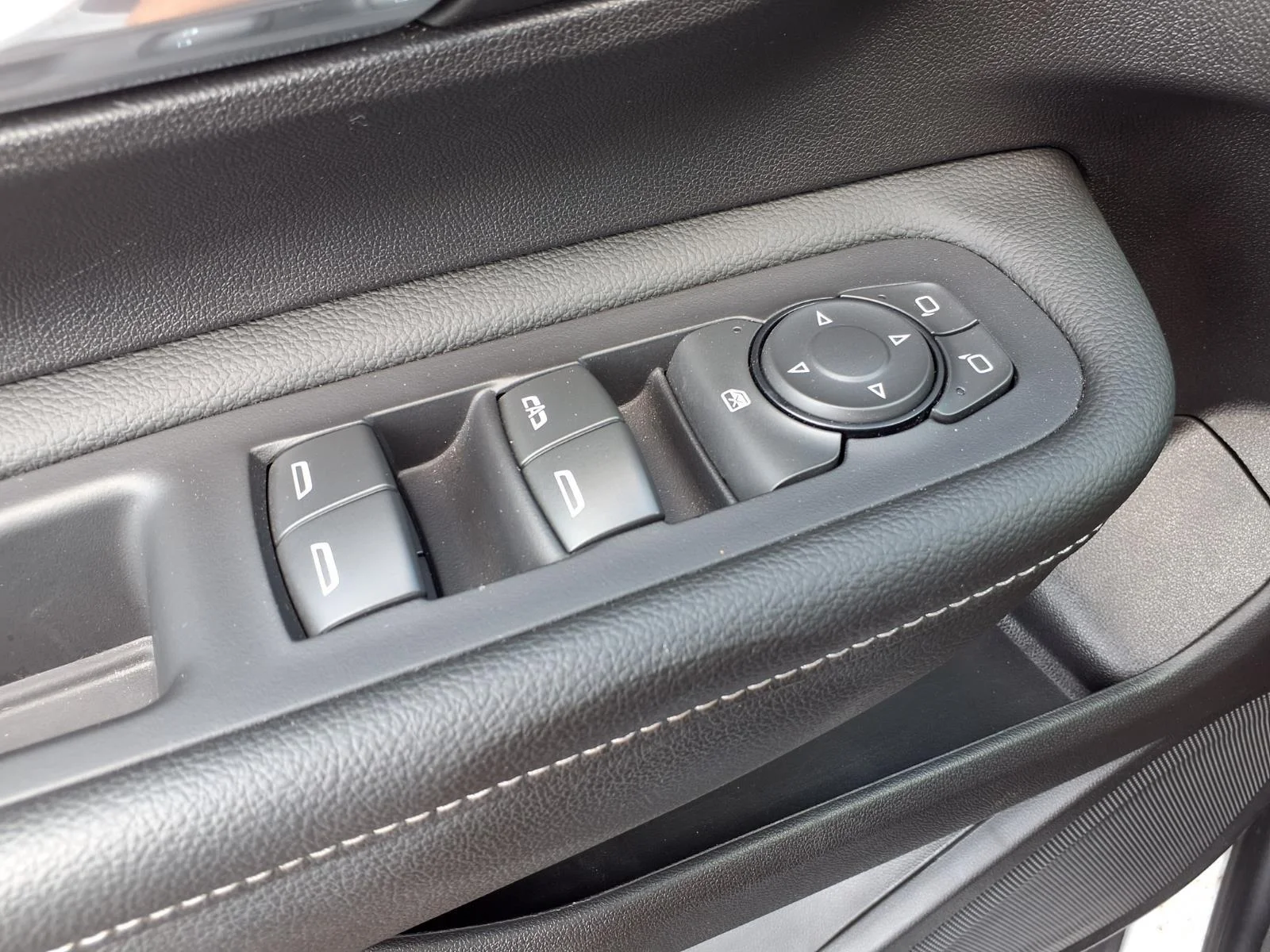 Used 2024 Summit White GMC SLE image 19