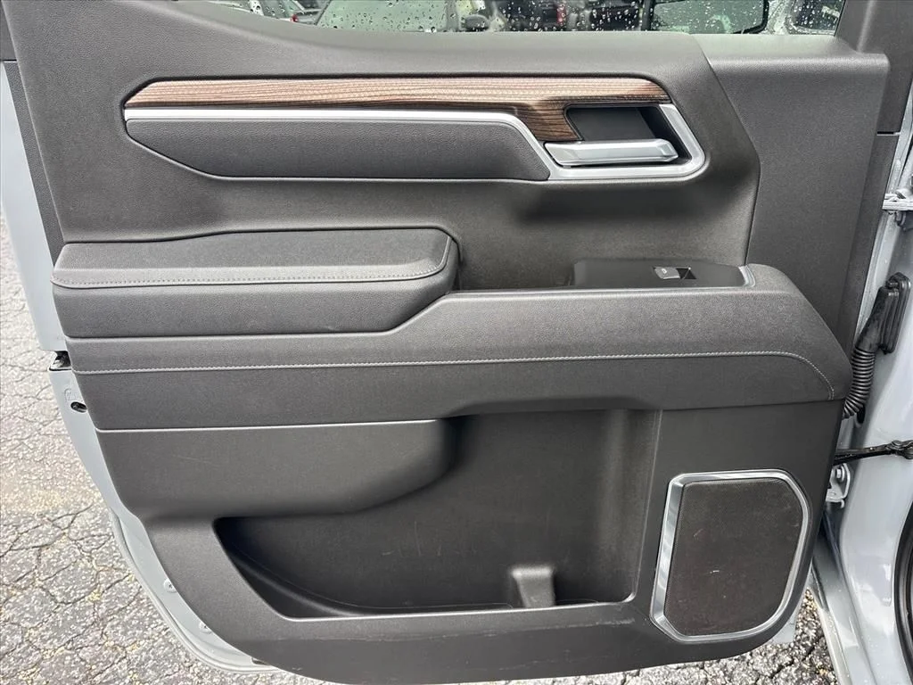 Used 2025 Gray Chevrolet RST image 18