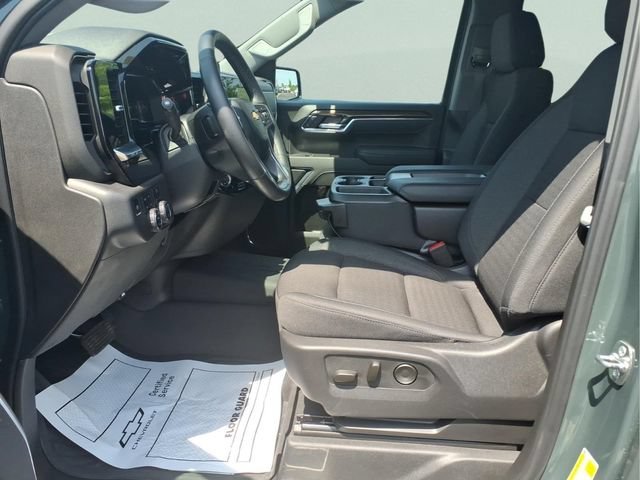 Used 2025 Cypress Gray Chevrolet LT image 17