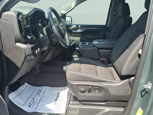 Used 2025 Cypress Gray Chevrolet LT image 17