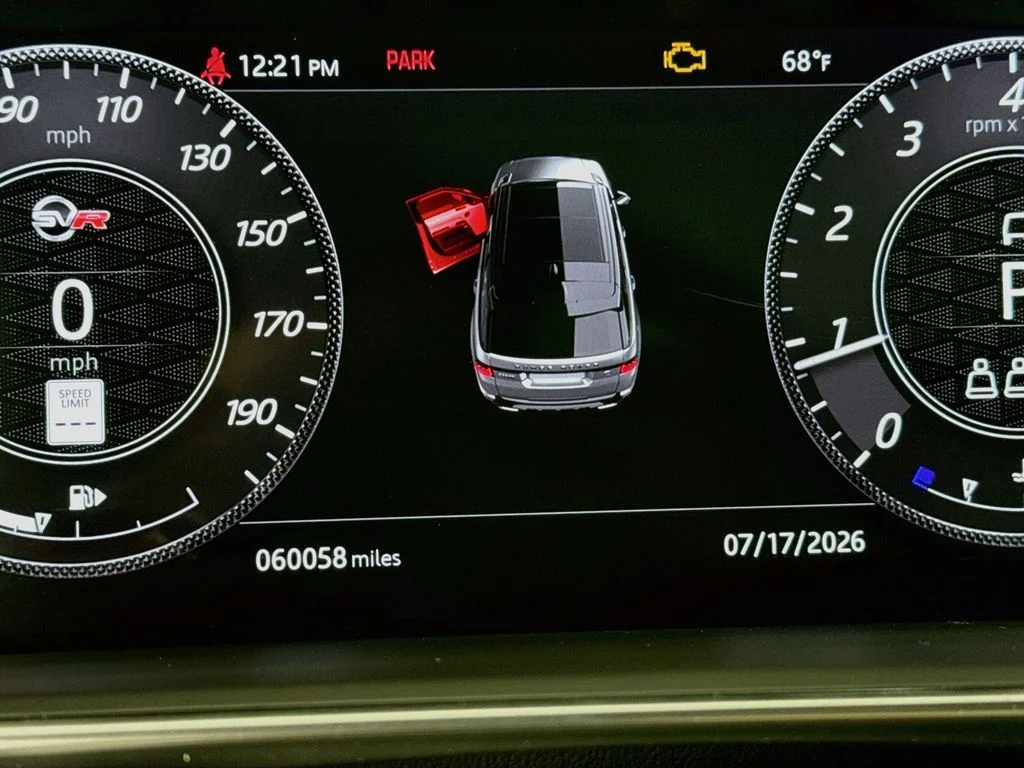 Used 2021  Land Rover SVR image 13