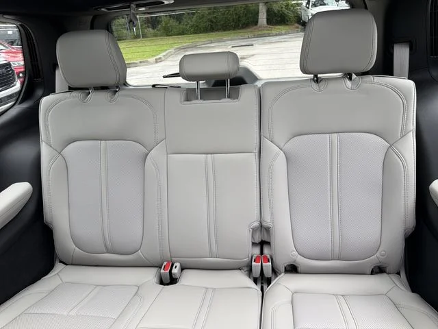 New 2026 Bright White Clear-Coat Exterior Paint Jeep Summit Obsidian image 18