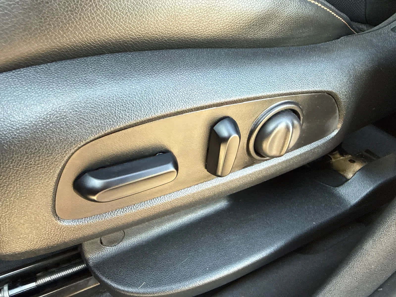 Used 2020 Satin Steel Metallic GMC SLT image 14