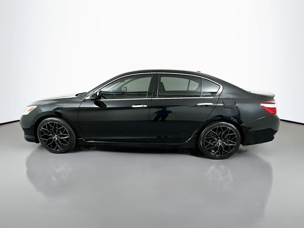 Used 2017 Crystal Black Pearl Honda Touring image 8