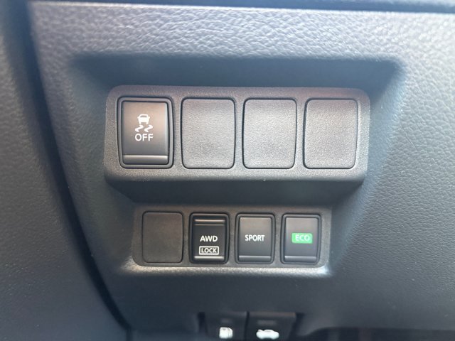 Used 2017 Silver Nissan S image 17