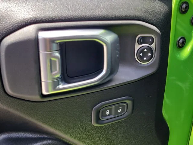 Used 2025 Green Jeep Sport S image 12