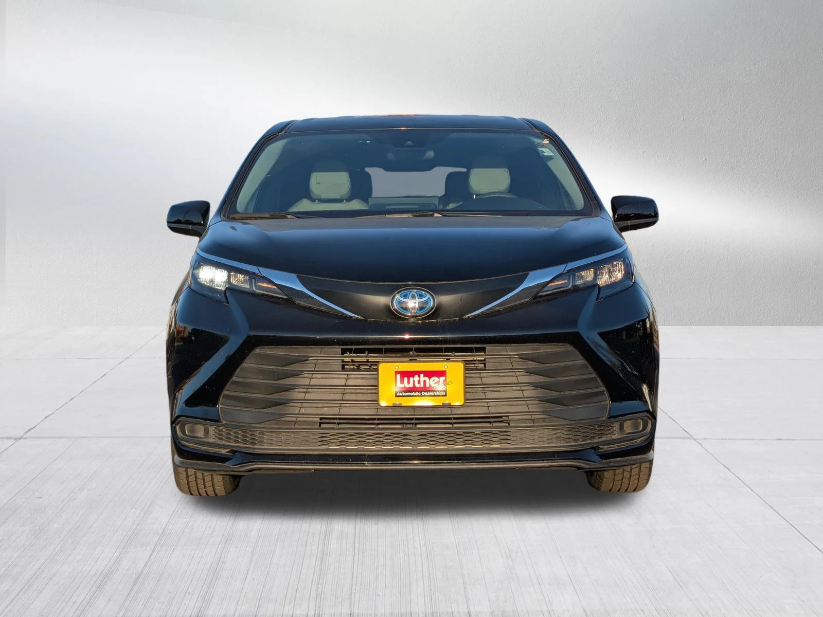 Used 2025 Toyota Sienna LE with VIN 5TDKRKEC2SS248263 for sale in Bloomington, Minnesota