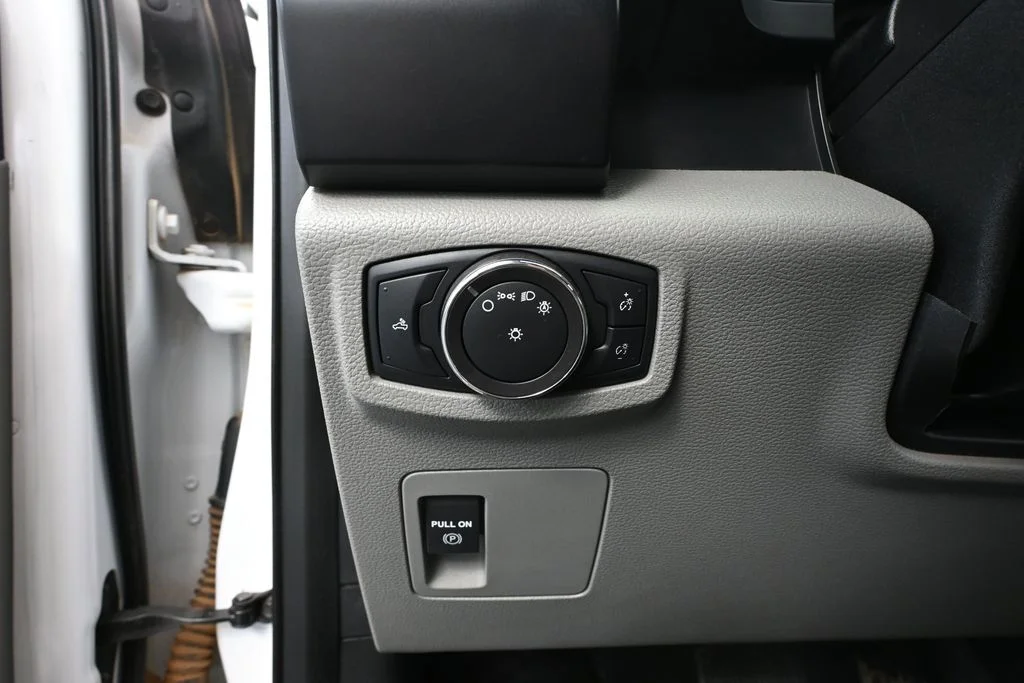 Used 2018 White Ford XL image 31