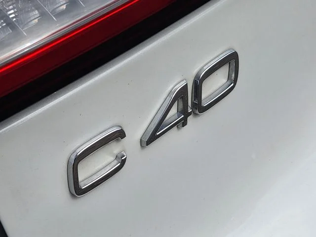Used 2023 White Volvo Twin Plus image 17