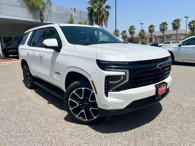 Used 2025 Iridescent Pearl Tricoat Chevrolet RST image 1