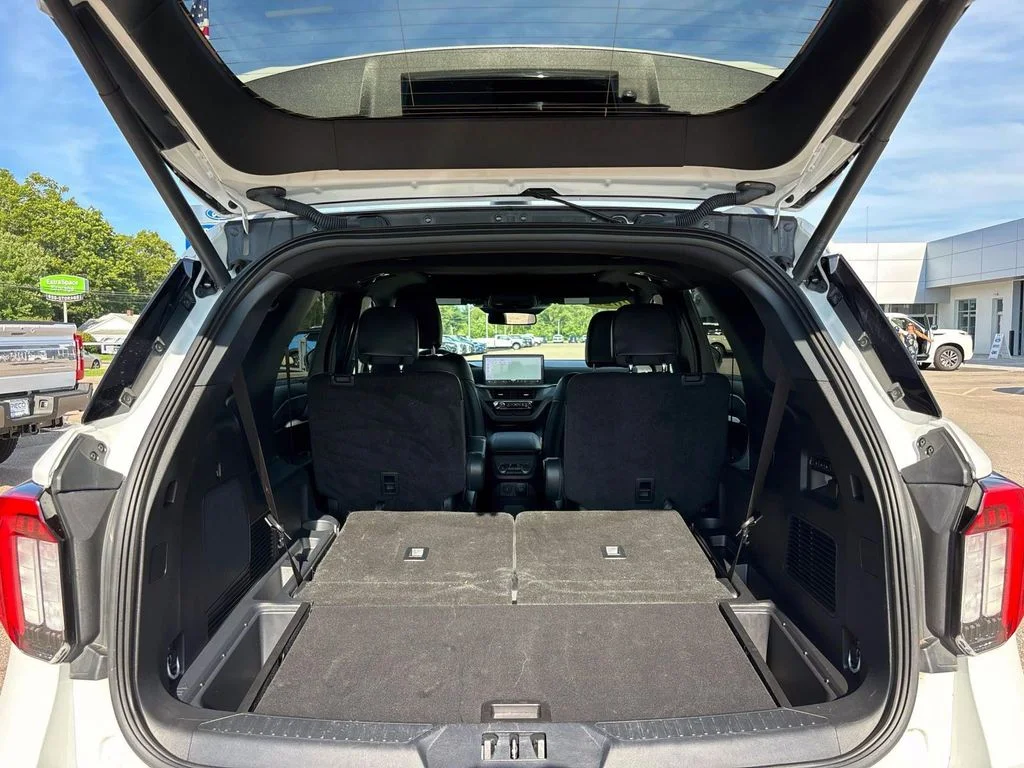 Used 2025 White Metallic Ford ST image 17