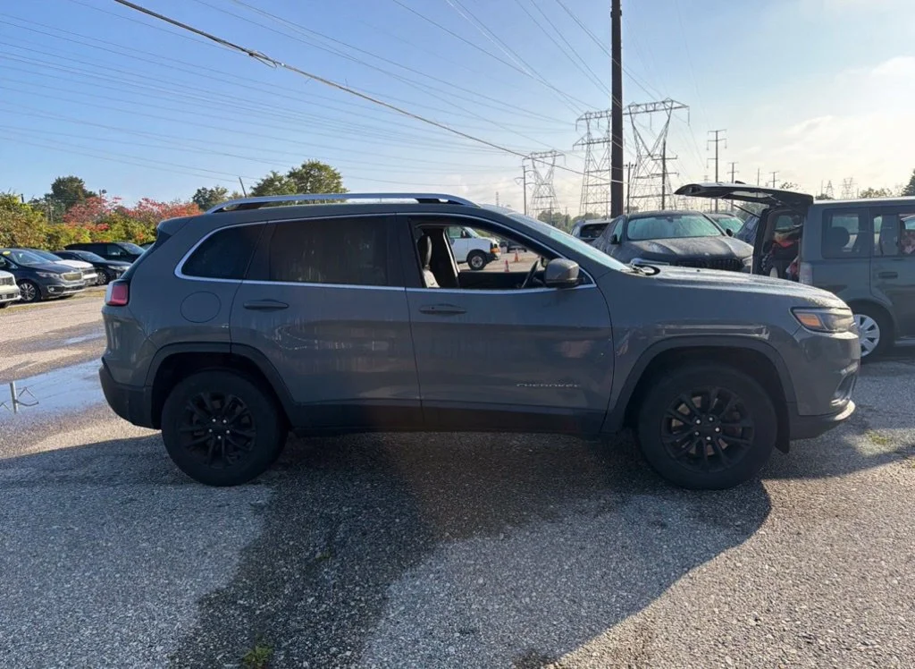 Used 2021 Gray Jeep Latitude Lux image 4