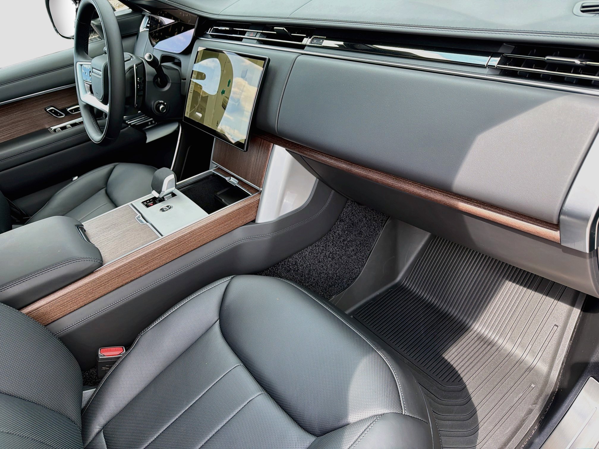 New 2026 Santorini Black Land Rover SE image 15