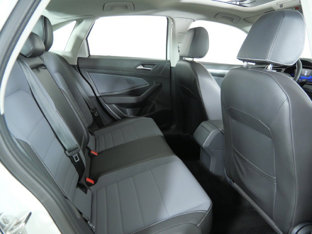 Used 2025 White Volkswagen 1.5T SE image 25