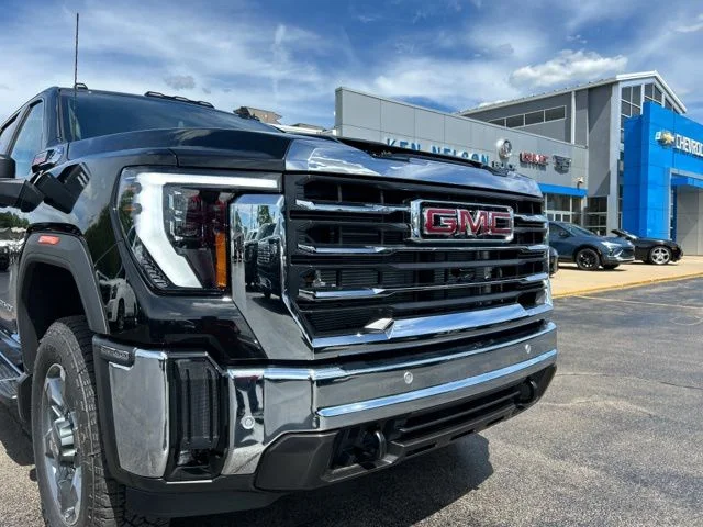 New 2026 Onyx Black GMC SLT image 4