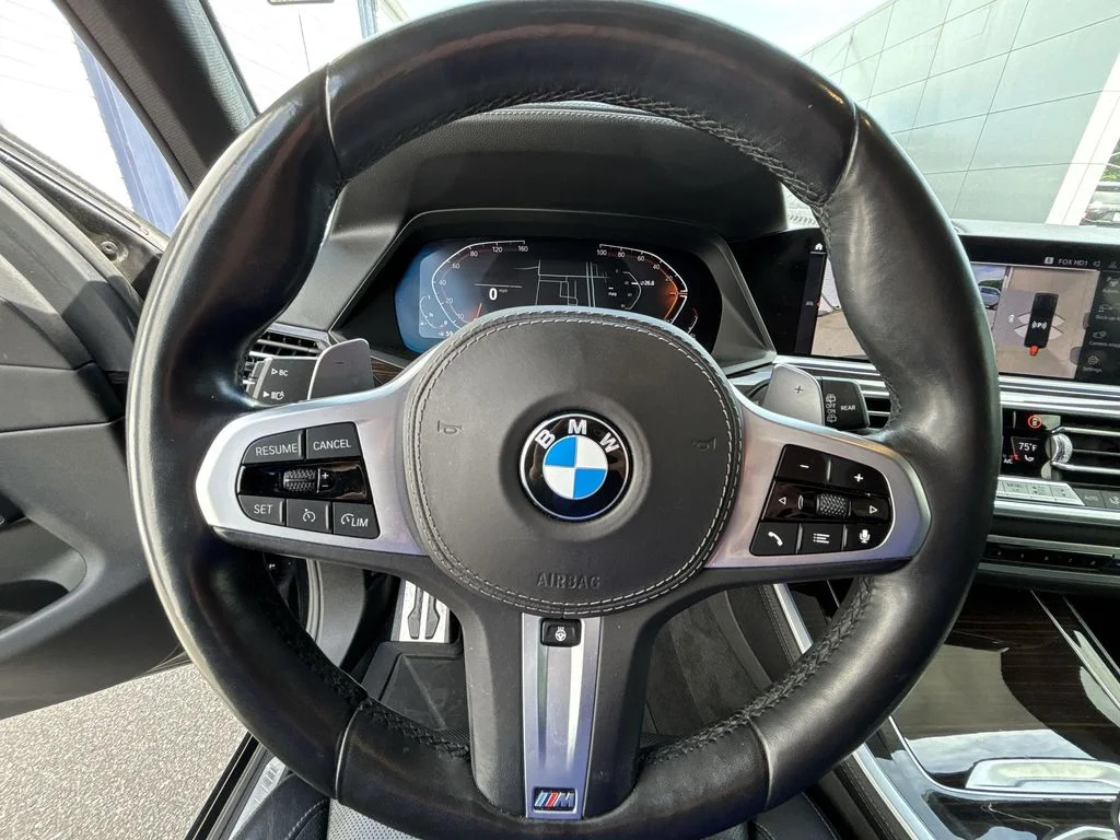 Used 2021 Black BMW xDrive40i image 11