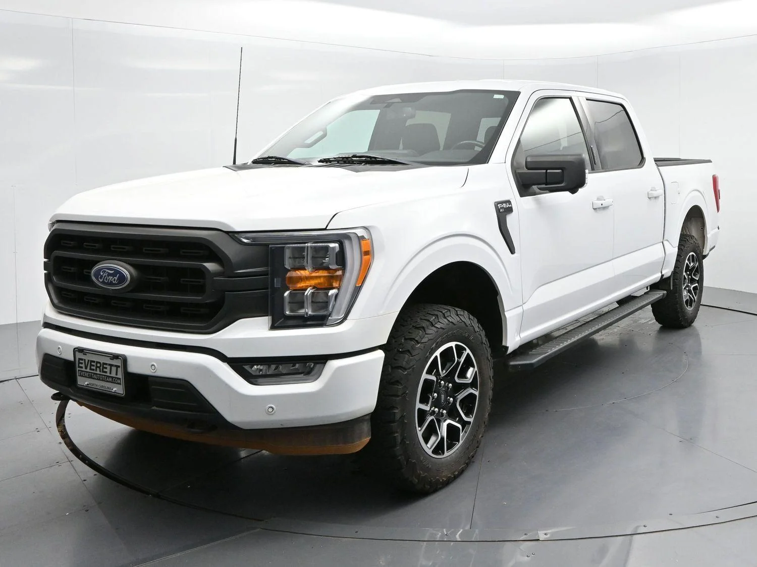 Used 2022 Oxford White Ford XL image 3