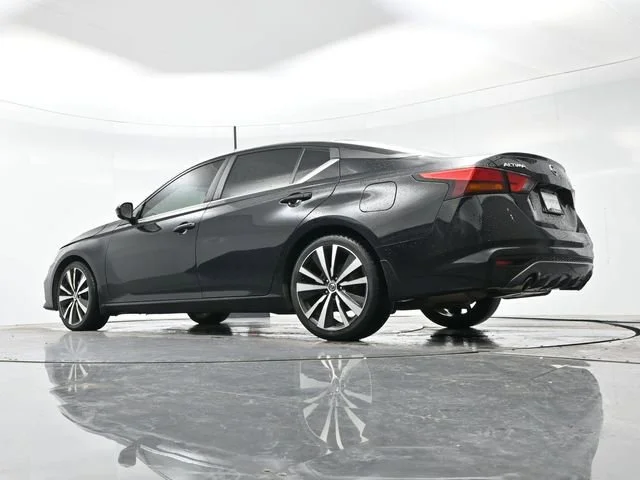 Used 2019 Super Black Nissan 2.5 SR image 13