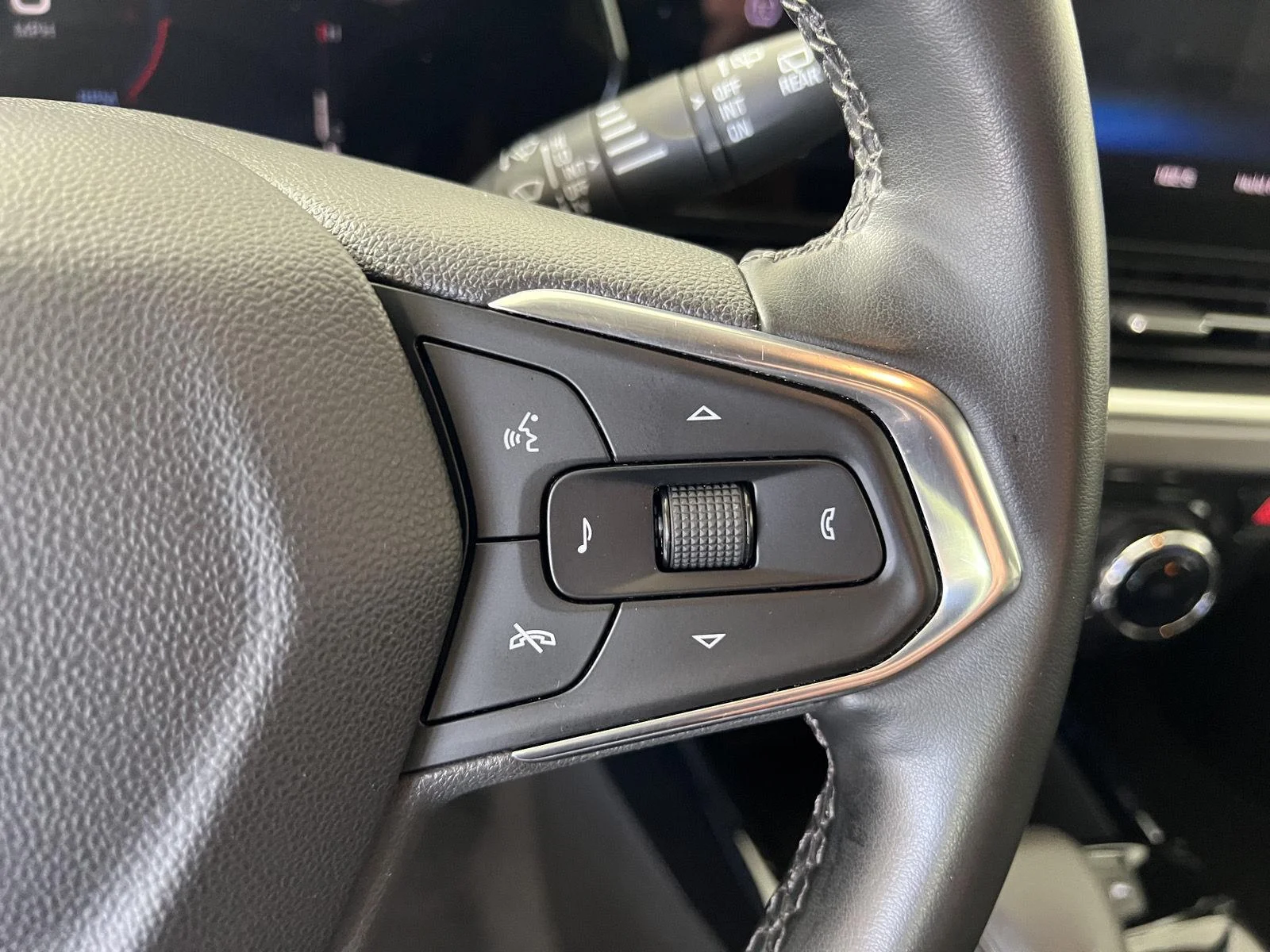 Used 2025 Cacti Green Chevrolet ACTIV image 10