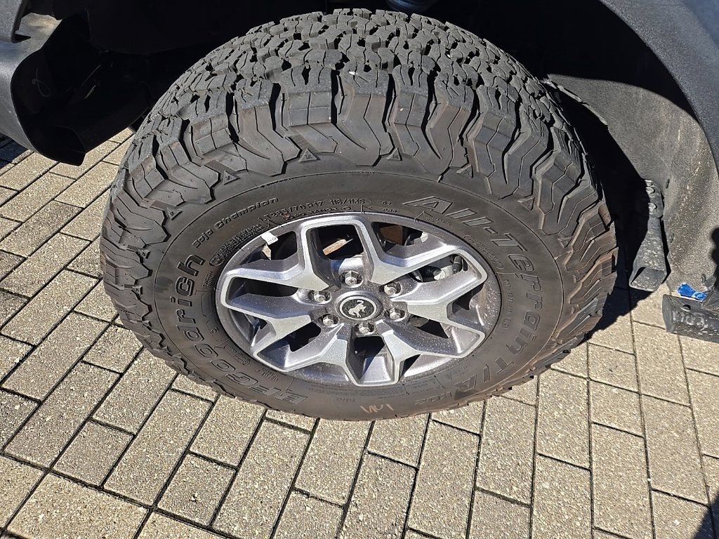 Used 2025 Blue Metallic Ford Badlands image 10