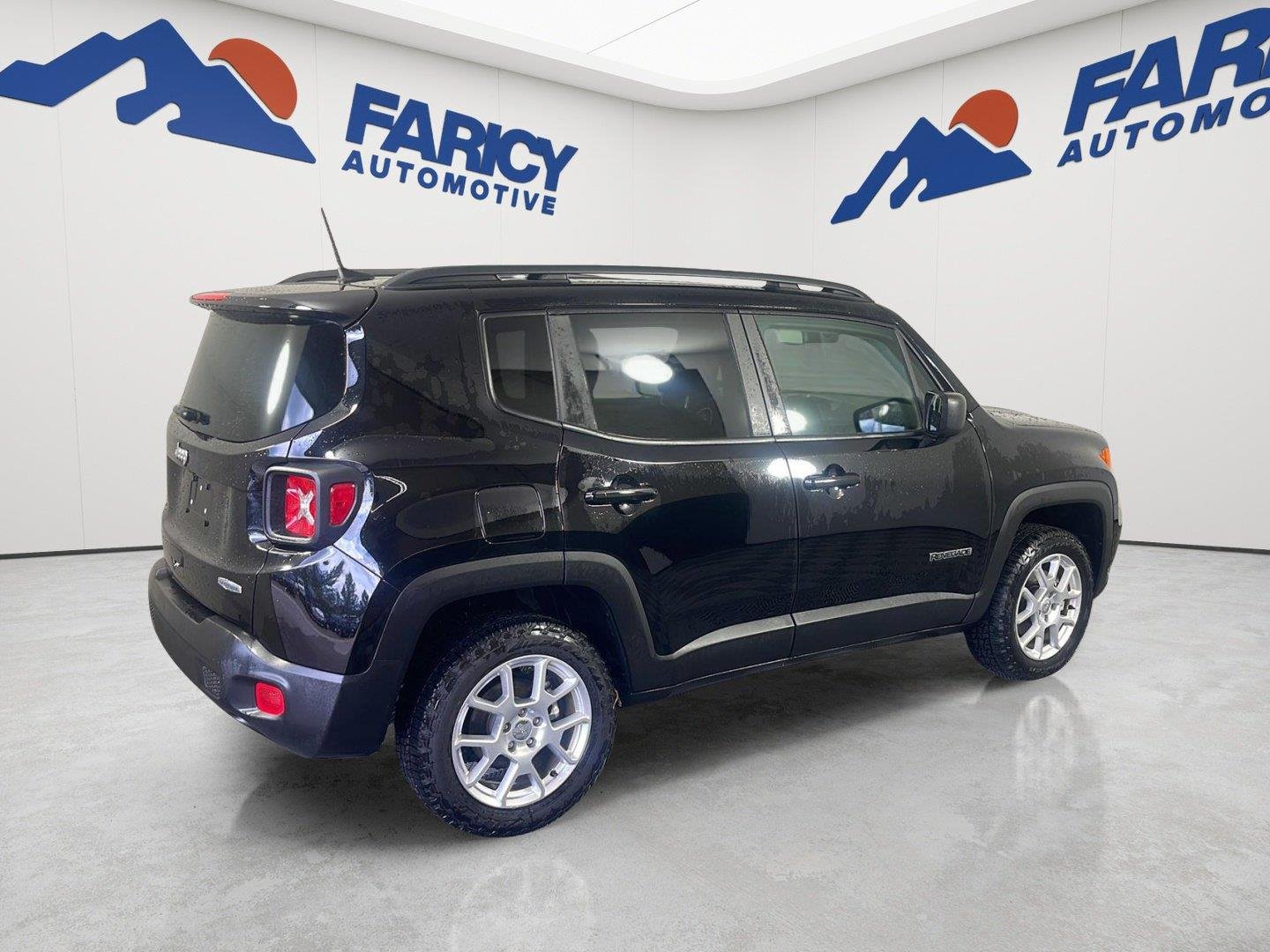 Used 2023 Black Clearcoat Jeep Latitude image 18