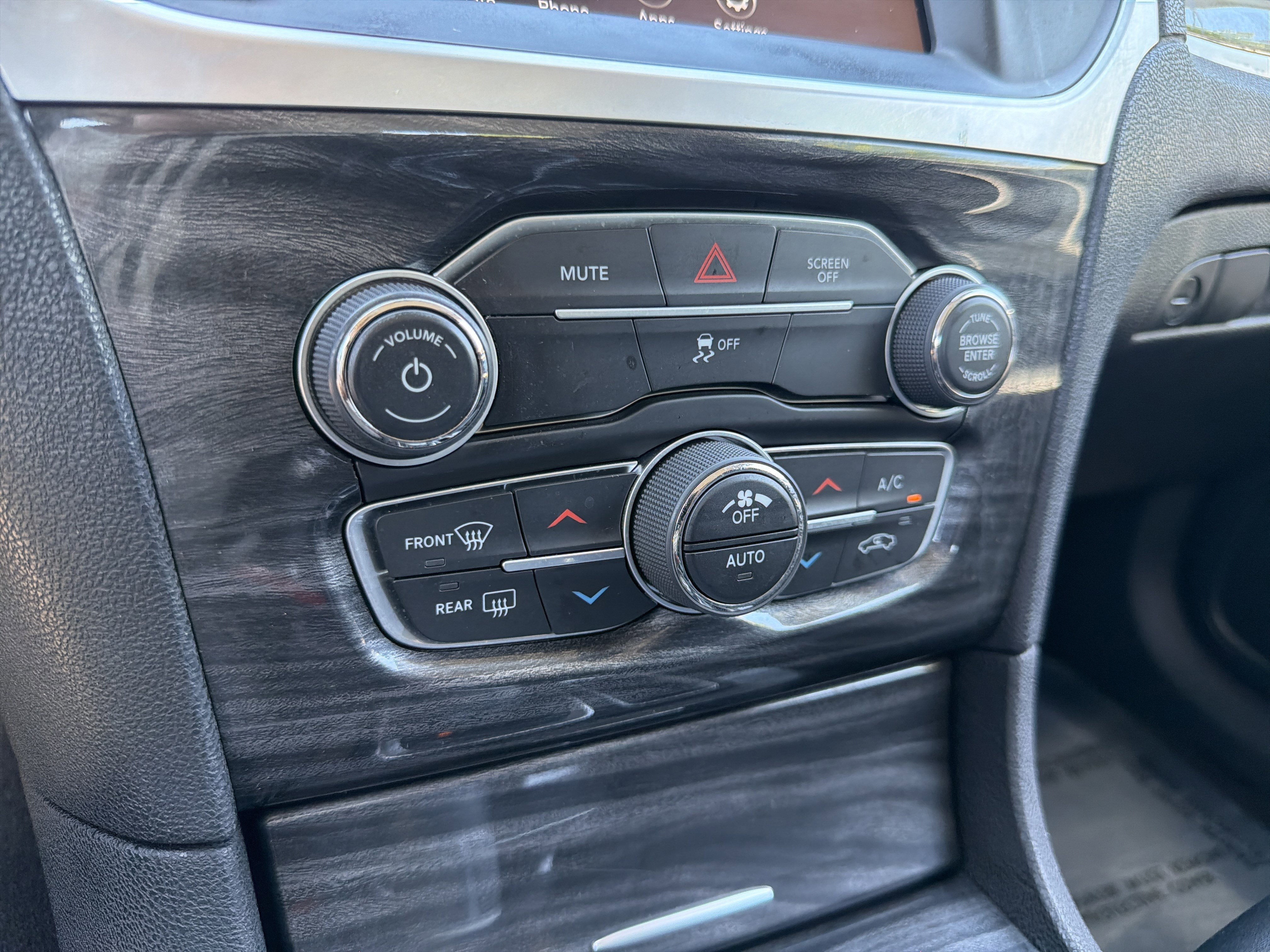 2022 Chrysler 300 Touring - Photo 24