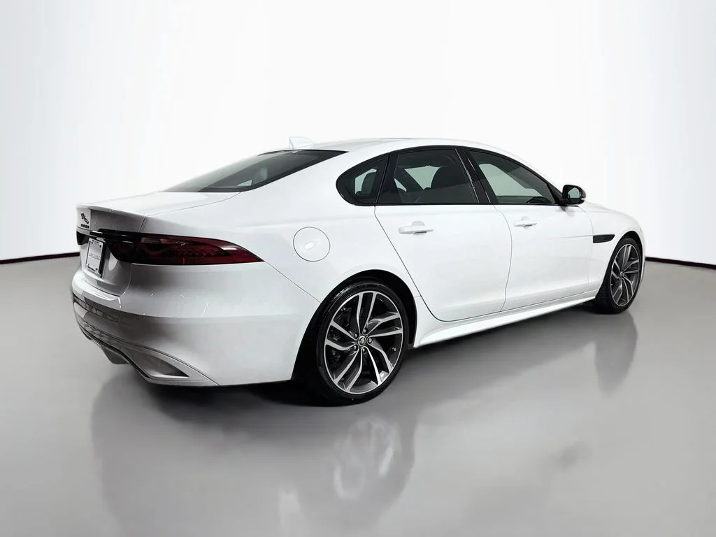 Certified Used 2024 Fuji White Jaguar R-Dynamic SE image 5