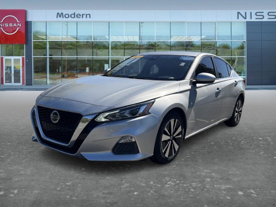 Used 2021 Brilliant Silver Metallic Nissan 2.5 SV image 1