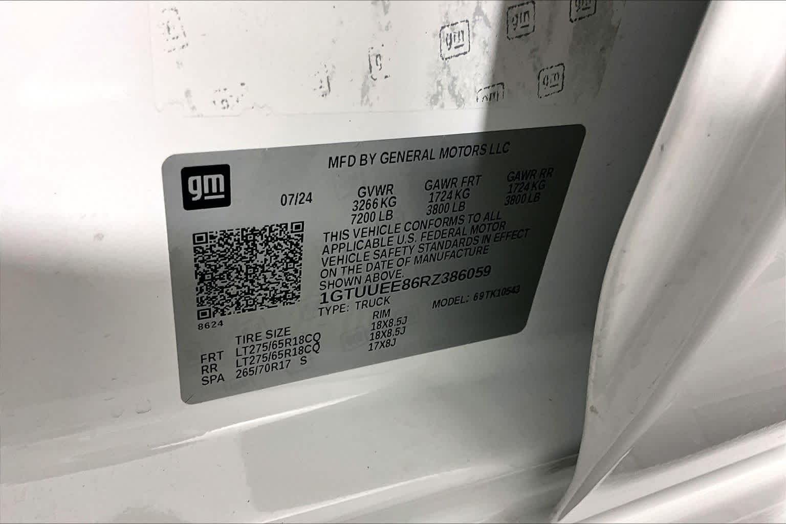 Certified Used 2024 Summit White GMC AT4 image 36