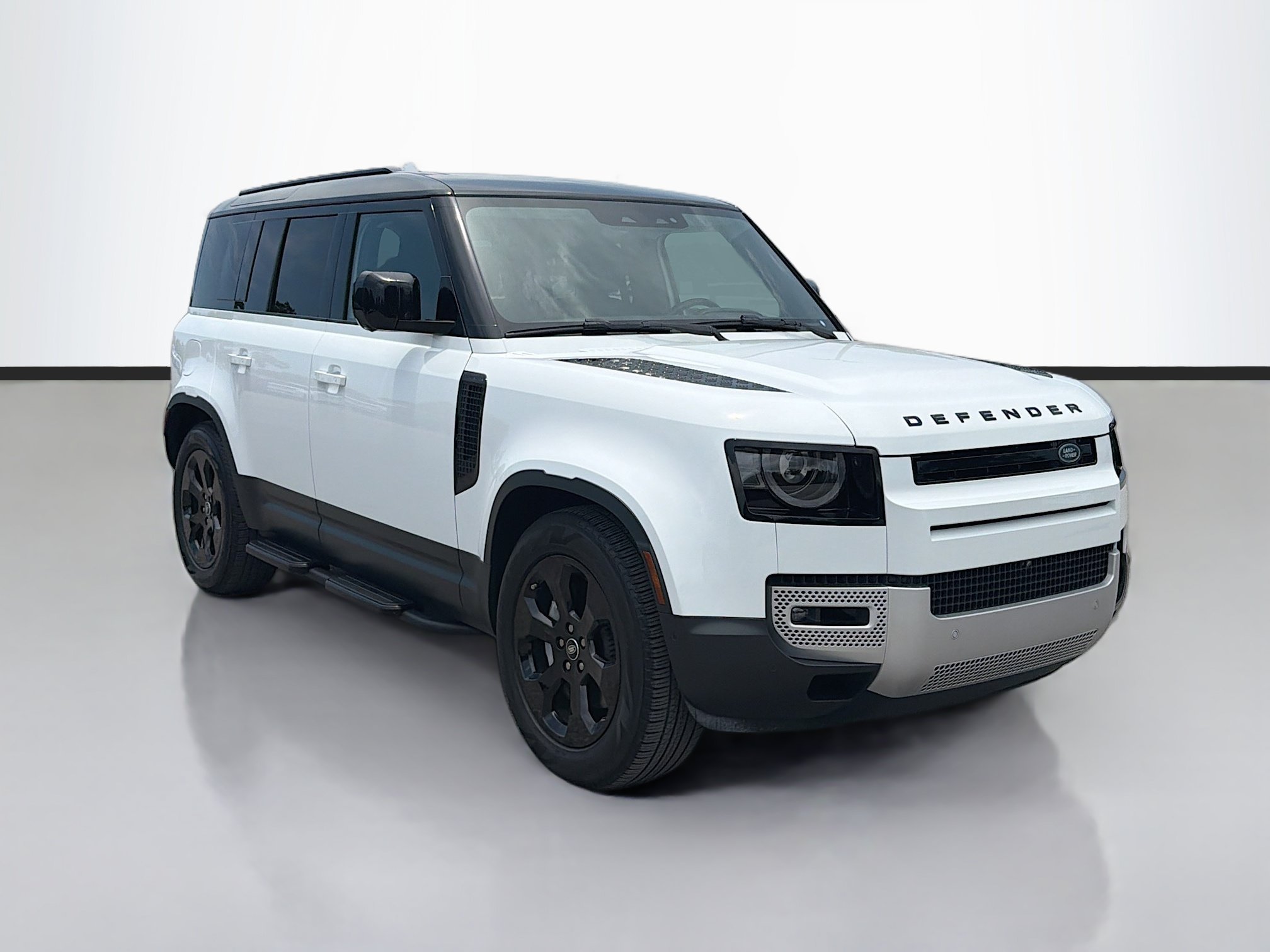 Certified Used 2025 Fuji White Land Rover S image 7