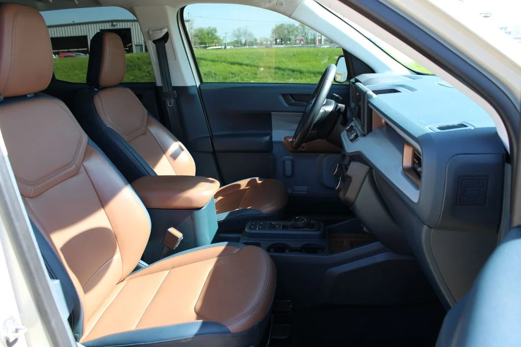 Used 2024  Ford Lariat image 8