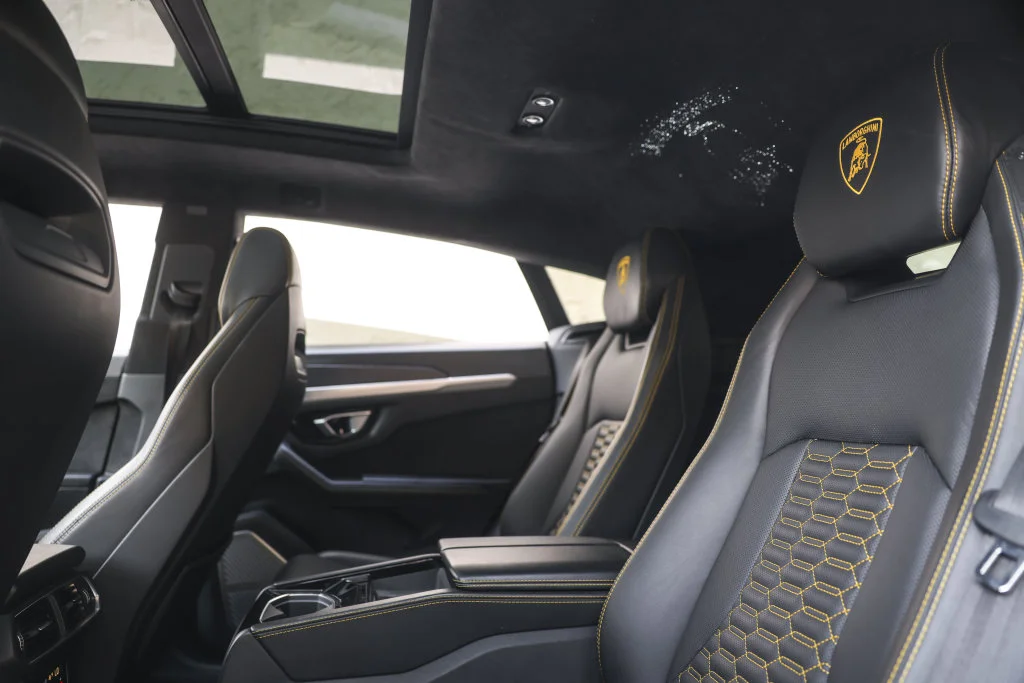 Used 2019 Yellow Lamborghini Base image 29