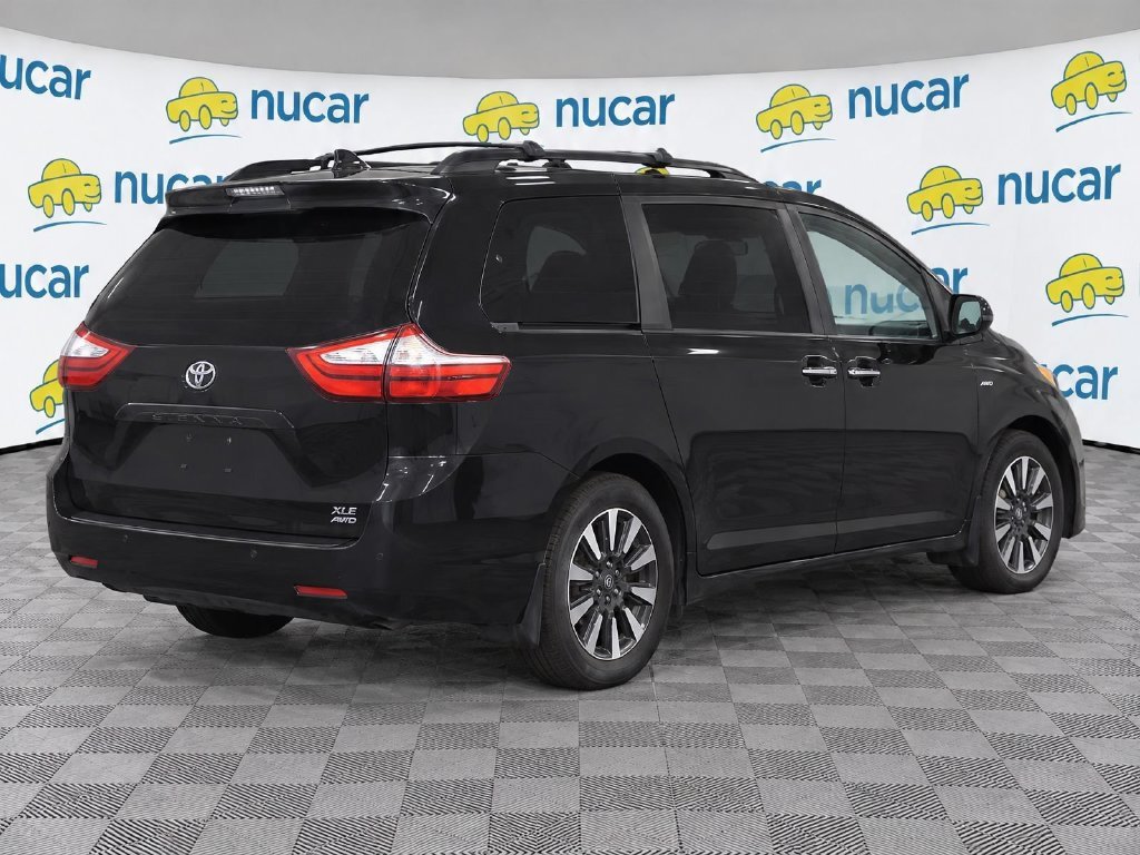 Used 2018 Black Toyota XLE image 4