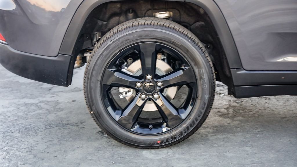 New 2025 Baltic Gray Metallic Clearcoat Jeep Altitude image 12