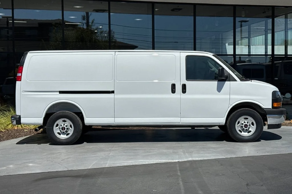 2025 GMC Savana Cargo Work Van - Photo 3