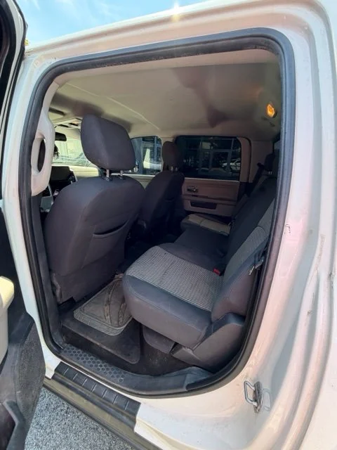 Used 2009 White Dodge SLT image 7