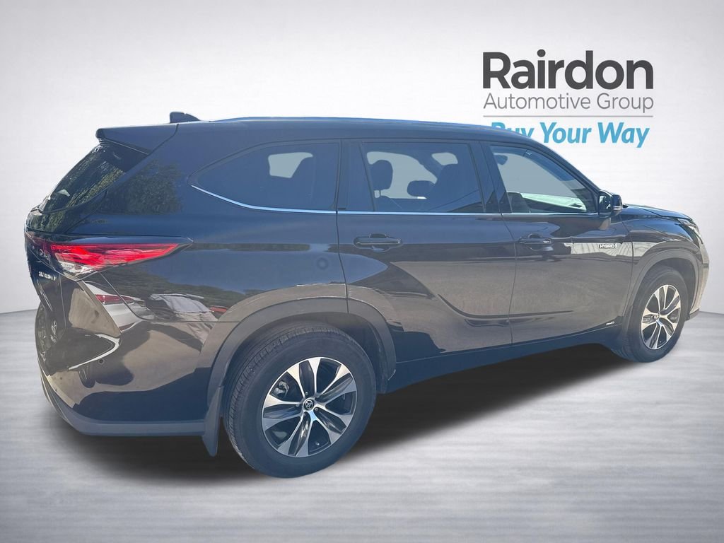 Used 2021 Black Toyota XLE image 7