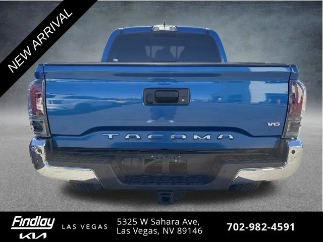 Used 2018 Blue Toyota SR5 image 6