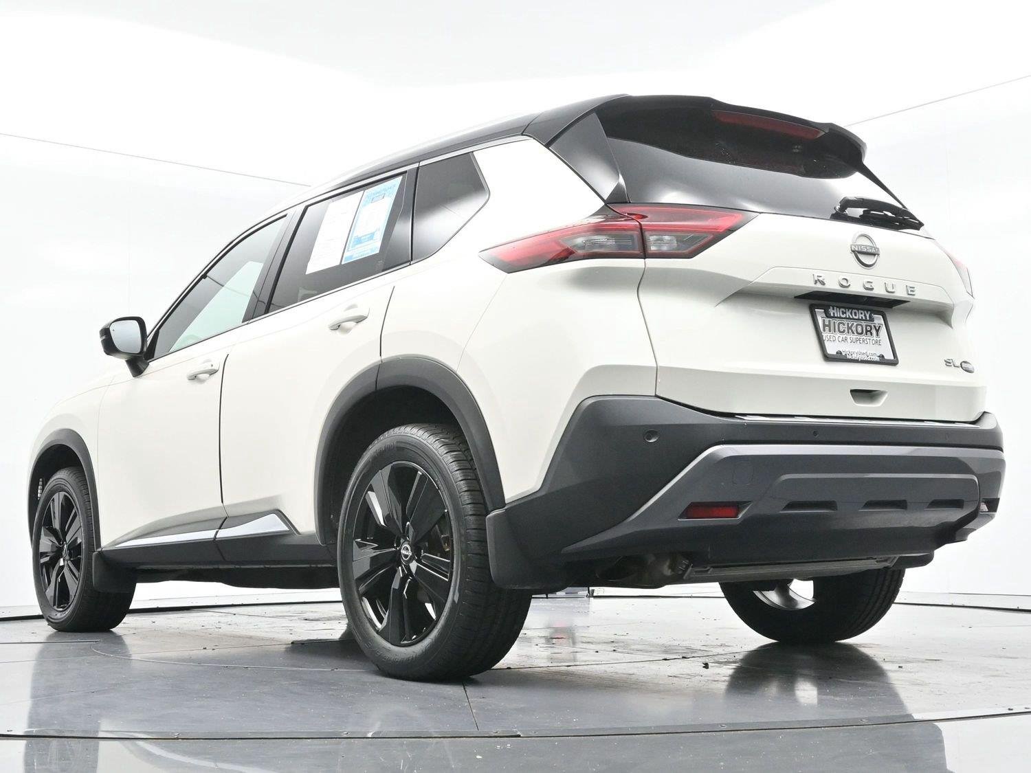 Used 2023 Pearl White Tricoat/Super Black Nissan SL image 48