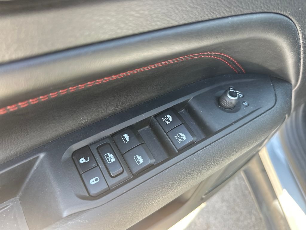 Used 2025 Silver Zynith Metallic Clearcoat Jeep Trailhawk image 39