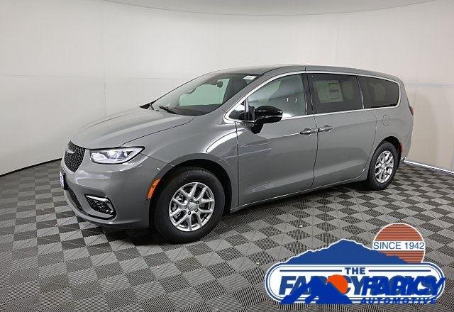 2025 Chrysler Pacifica Select's photo