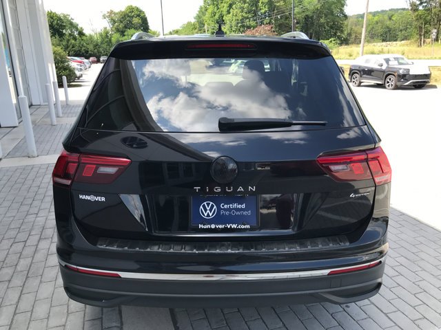 Certified Used 2023 Deep Black Pearl Volkswagen SE image 7