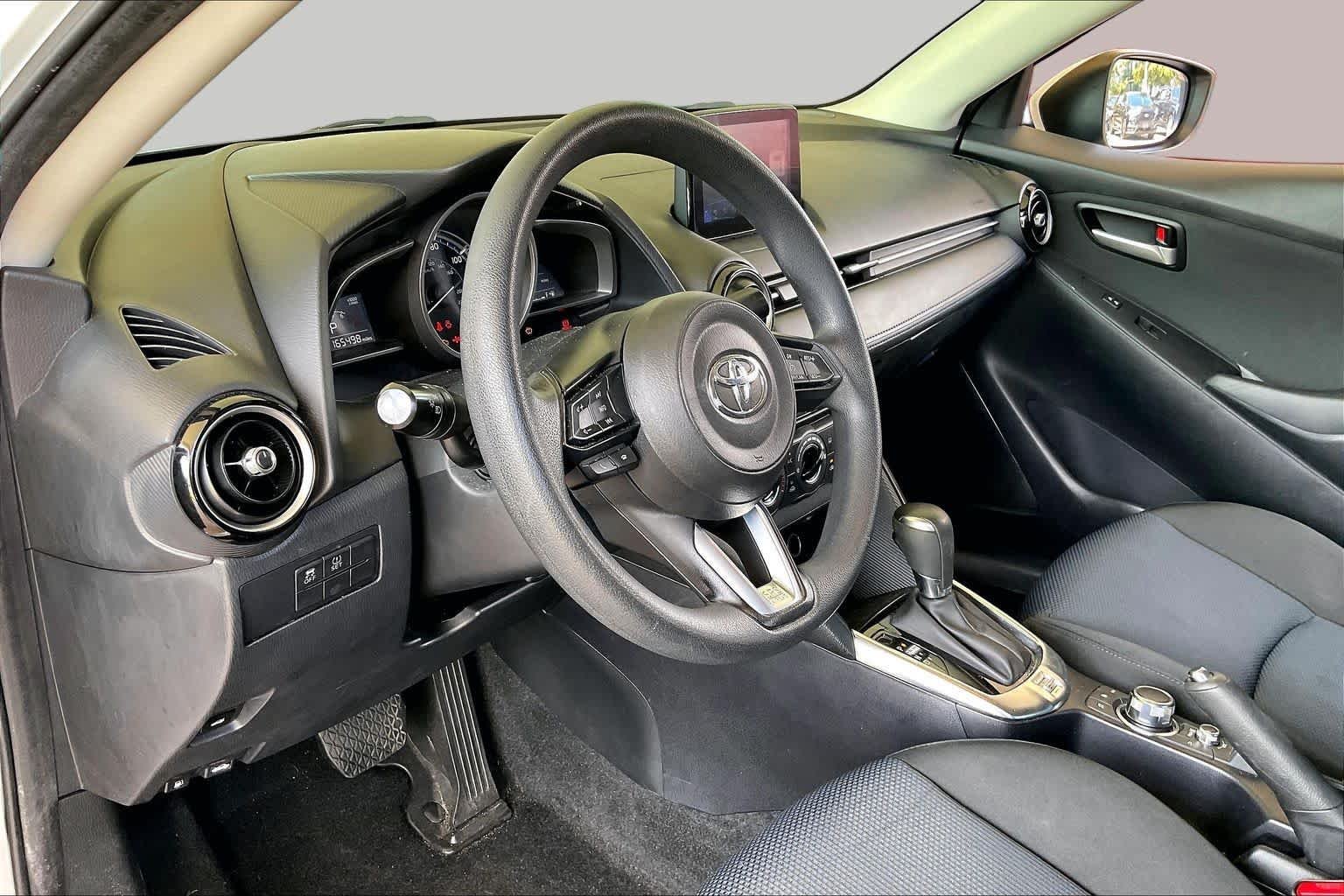 Used 2019 Icicle Toyota LE image 15