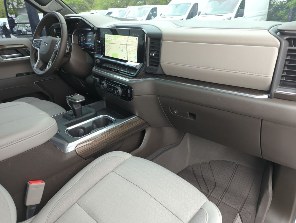 Used 2025 White Chevrolet RST image 32