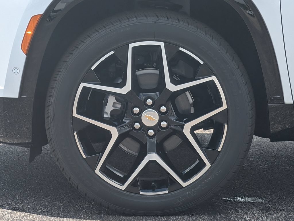 New 2026 Polar White Tricoat Chevrolet High Country image 5