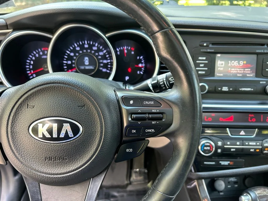 Used 2015 Red Kia EX image 22