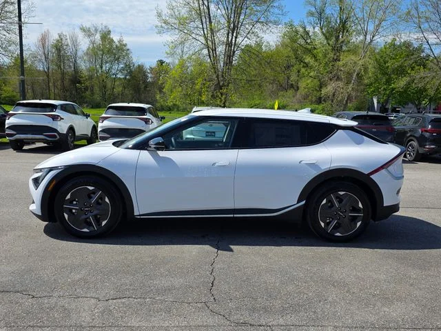 New 2026 Glacial White Pearl Kia Wind image 4