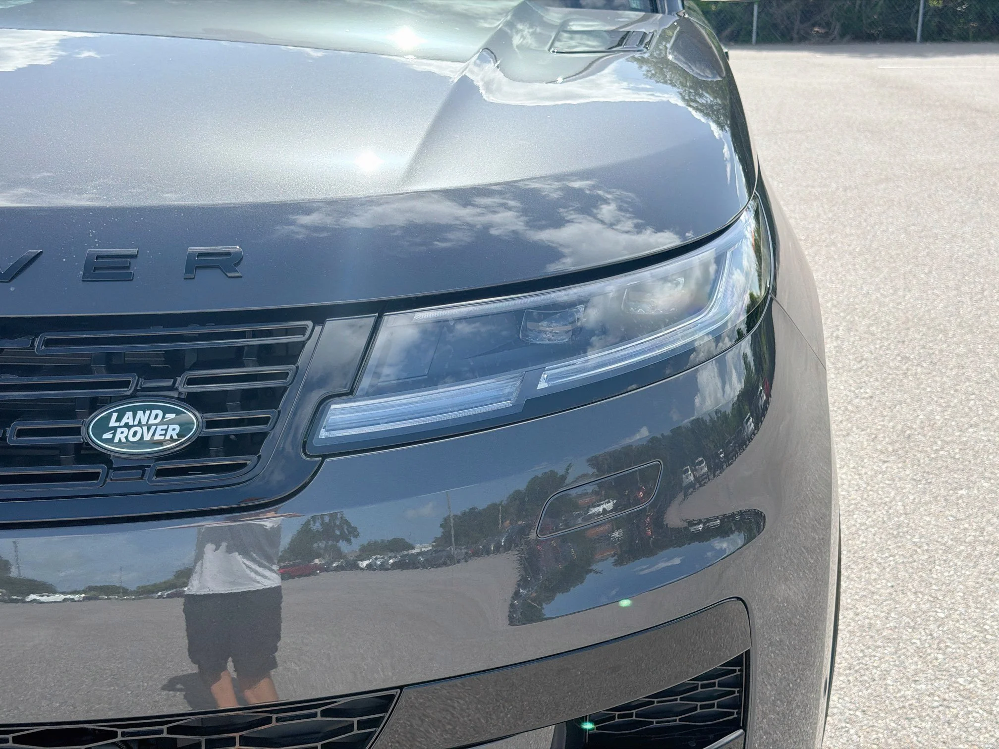 New 2026 Carpathian Grey Land Rover SE image 9