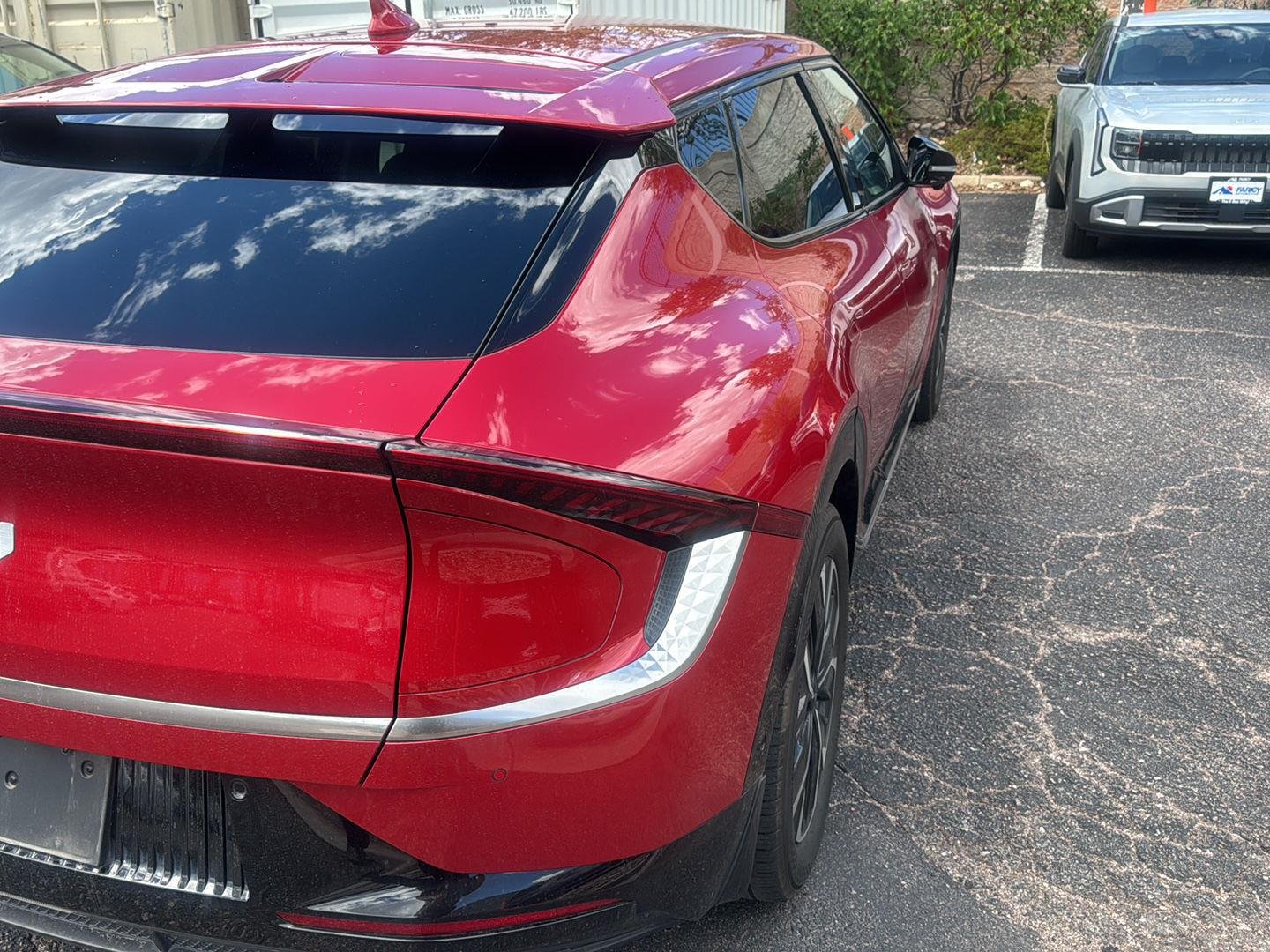 Used 2022 Runway Red Kia Wind image 4