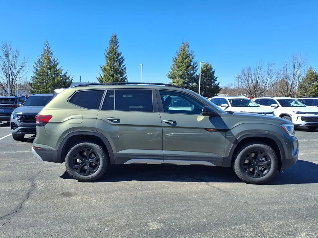New 2026 Avocado Green Pearl Volkswagen 2.0T Peak Edition image 3